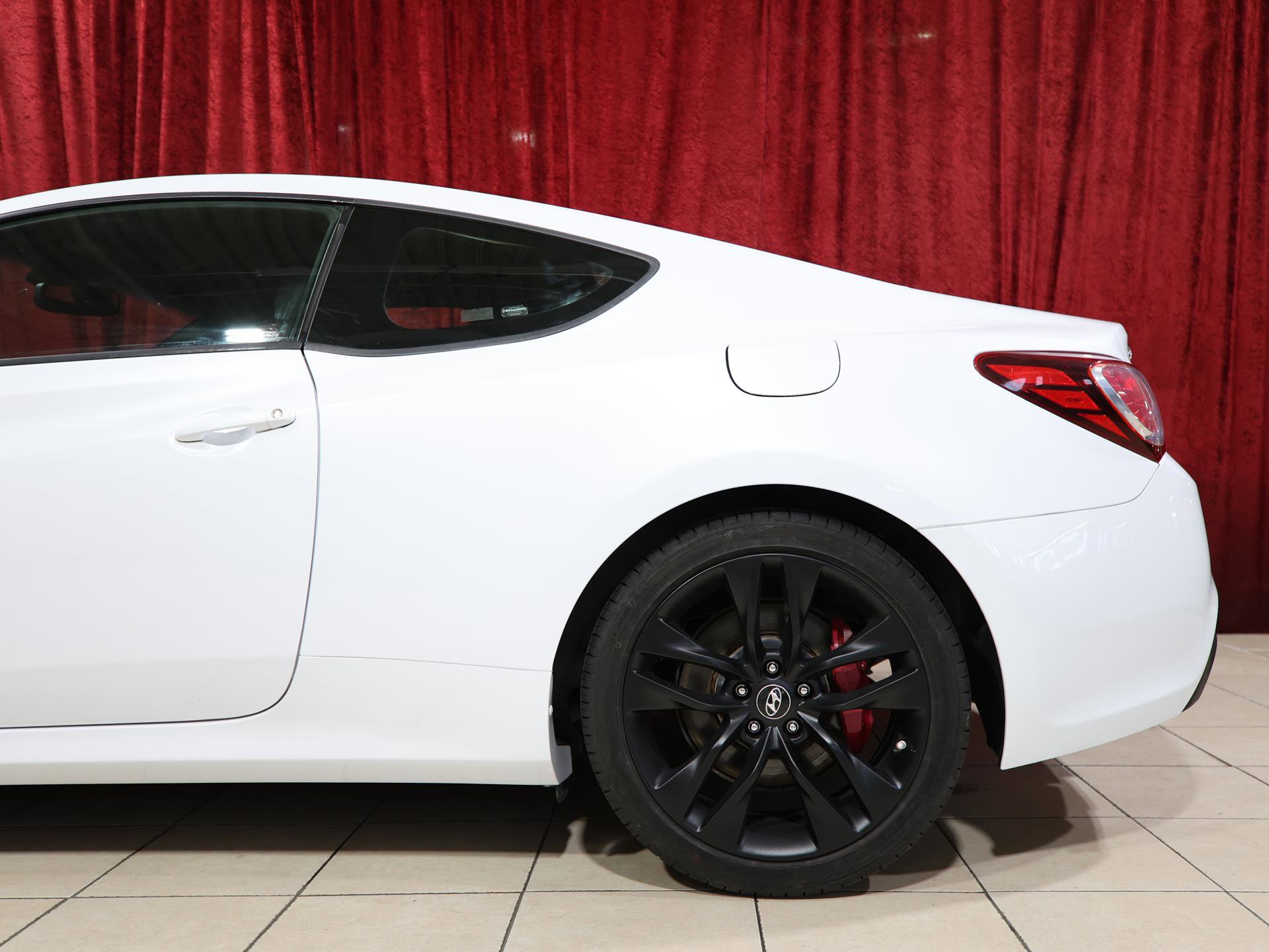 Used 2014 Hyundai Genesis 3.8 image 6