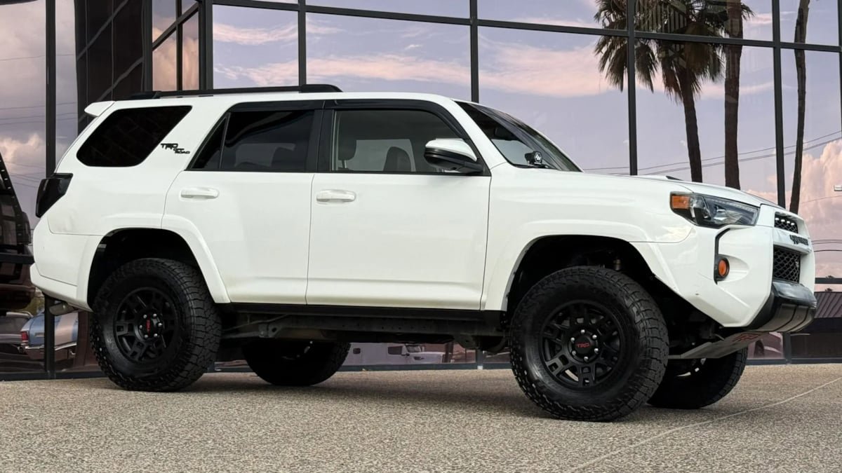 Used 2018 Toyota 4Runner TRD Off-Road Premium AWD/4WD image 15