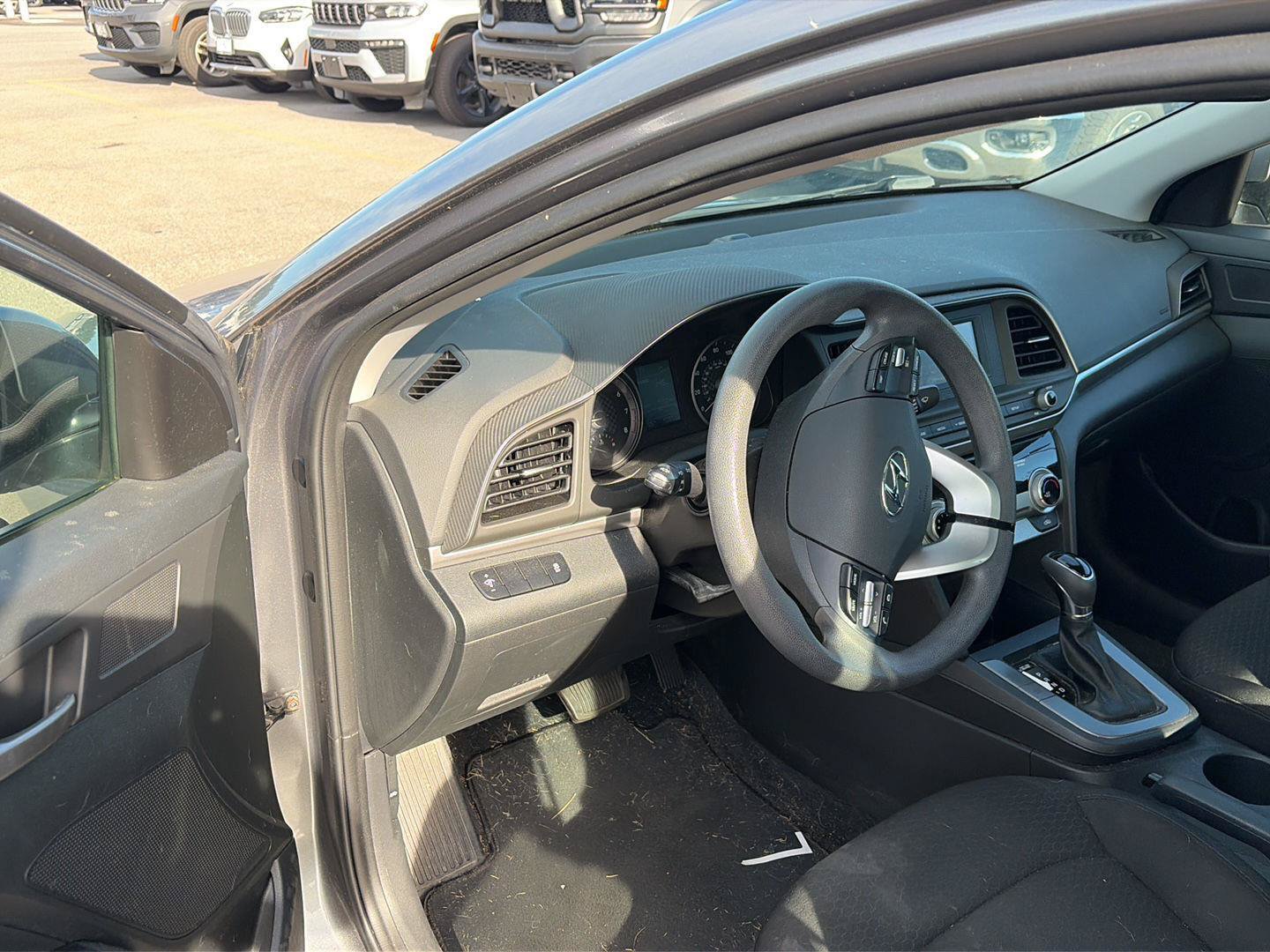 Used 2019 Hyundai Elantra SE w/ Cargo Package FWD image 5
