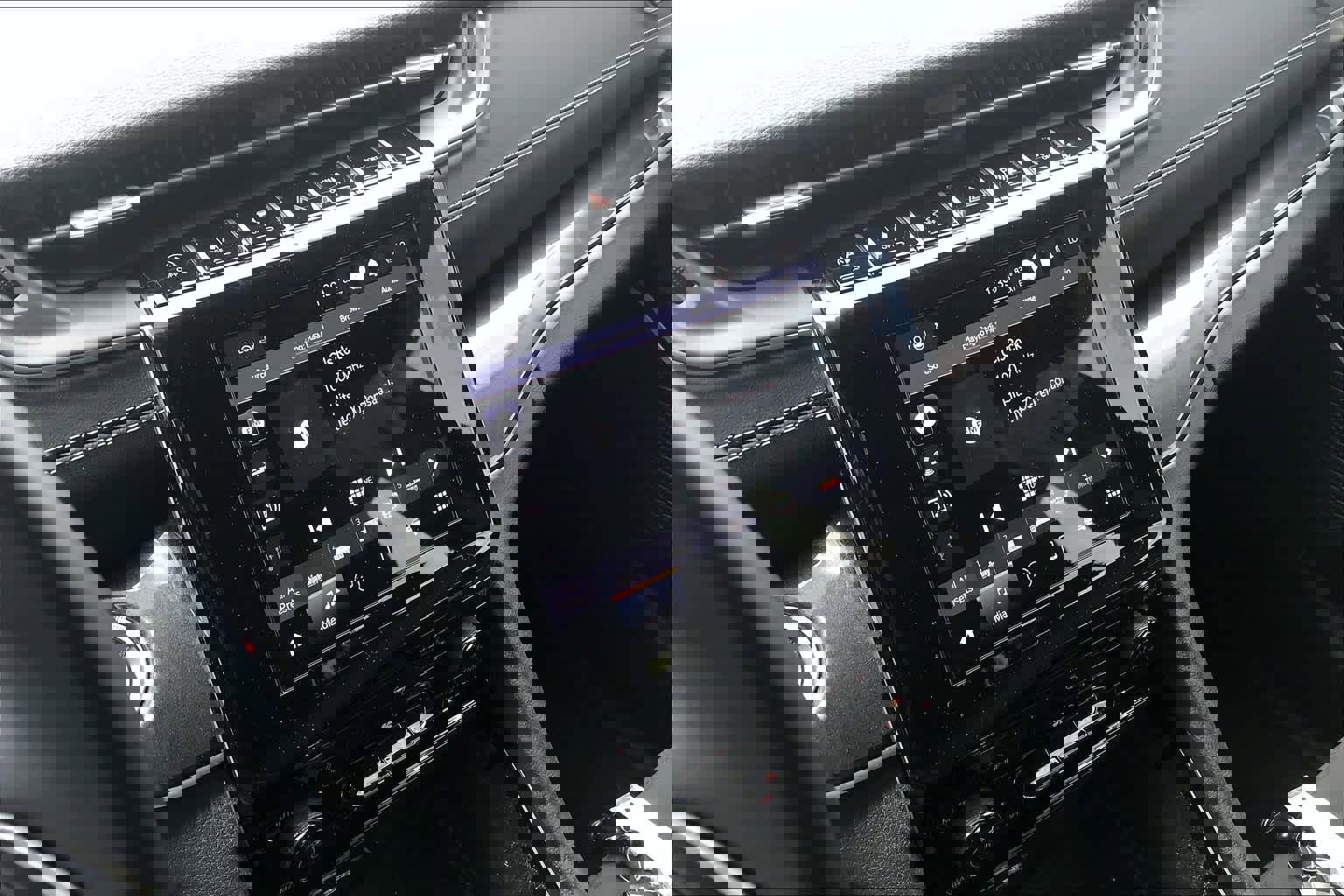 Used 2021 Jeep Grand Cherokee L Laredo w/ Luxury Tech Group I image 33