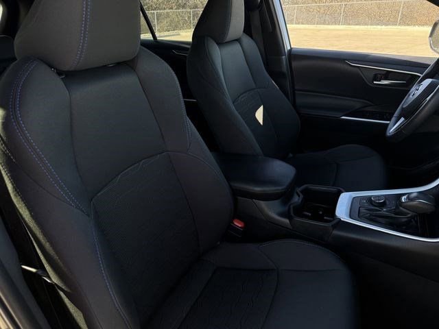 Used 2024 Toyota RAV4 SE image 27