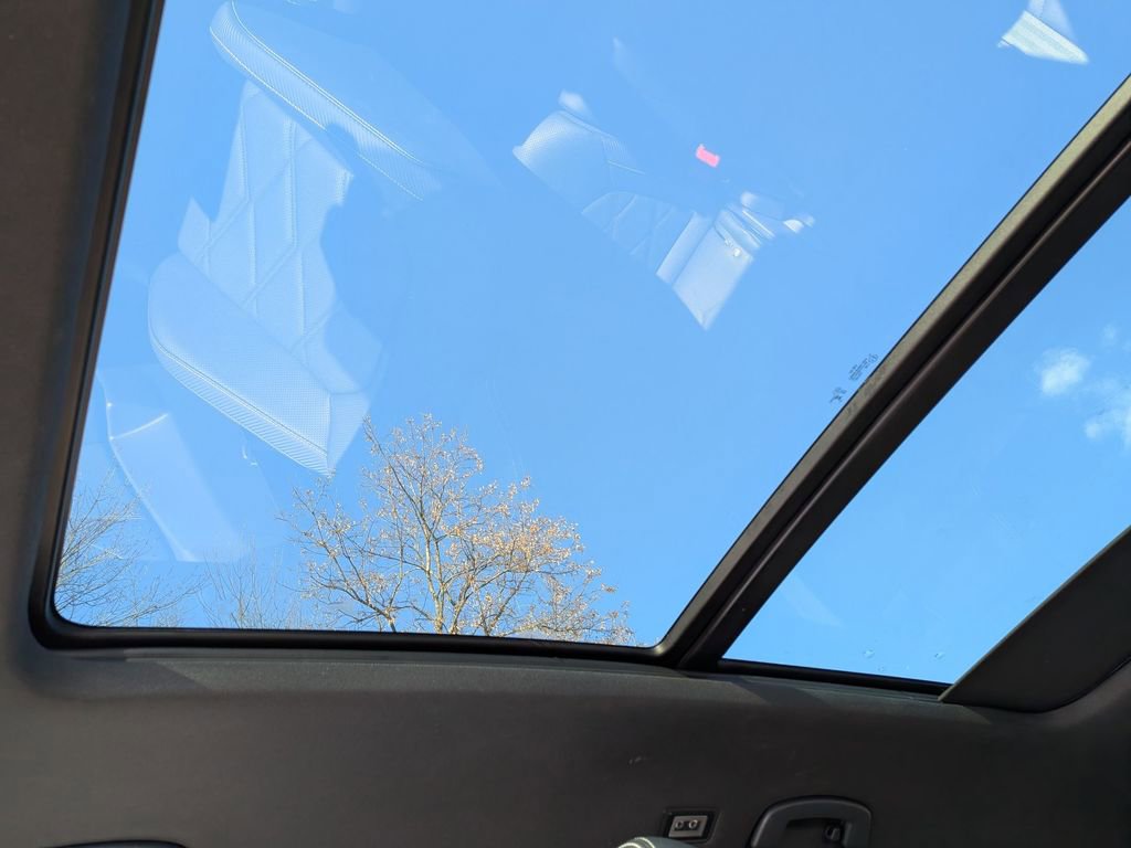 Used 2025 Volkswagen Atlas Cross Sport SE w/ Panoramic Sunroof Package image 25