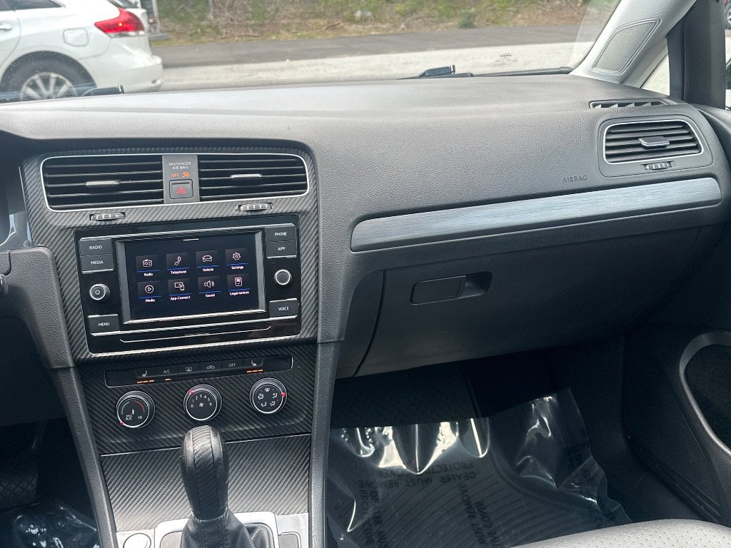 Used 2021 Volkswagen Golf 4-Door image 32