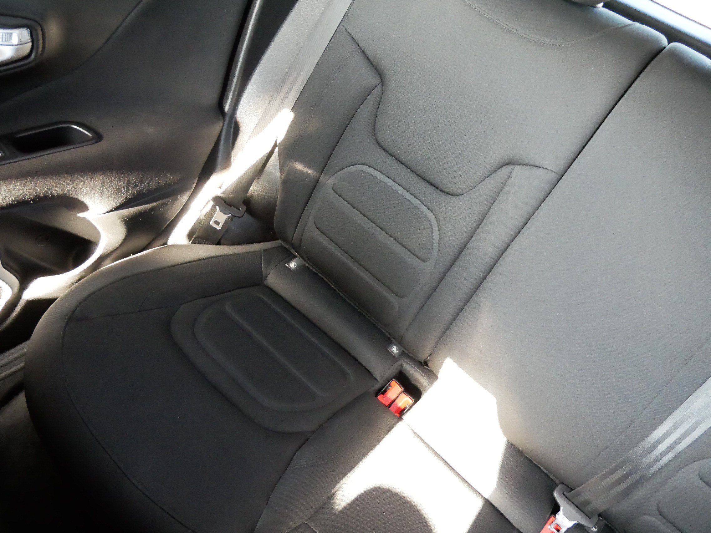 Used 2018 Jeep Renegade Latitude w/ Cold Weather Group image 12