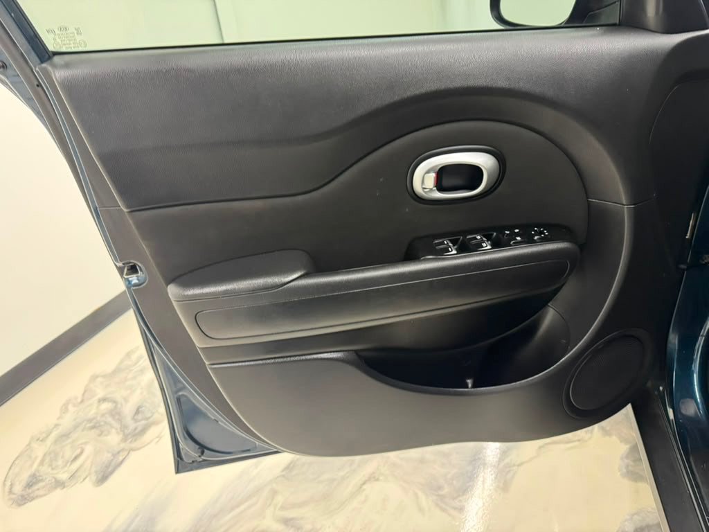 Used 2017 Kia Soul + FWD image 22