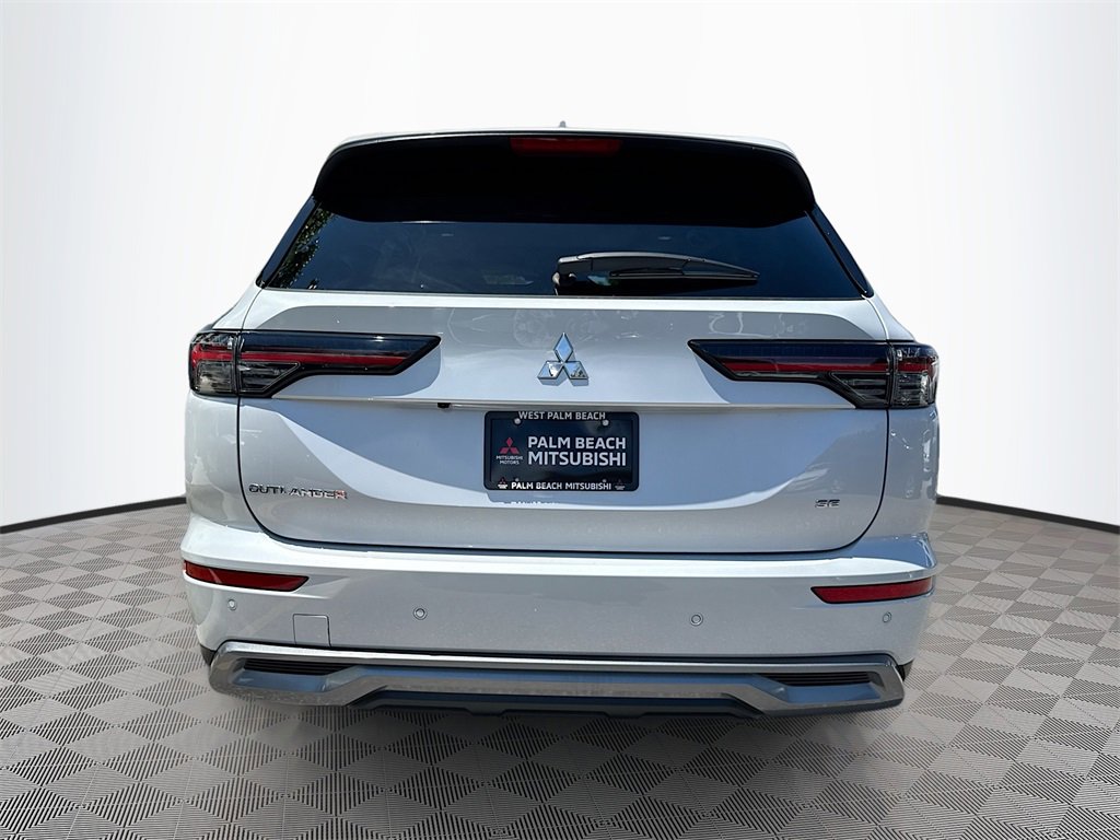 New 2025 Mitsubishi Outlander SE image 5