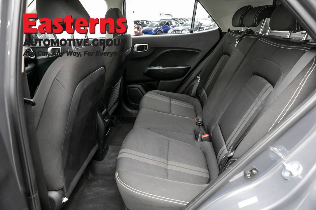 Used 2025 Hyundai Venue SEL FWD image 20