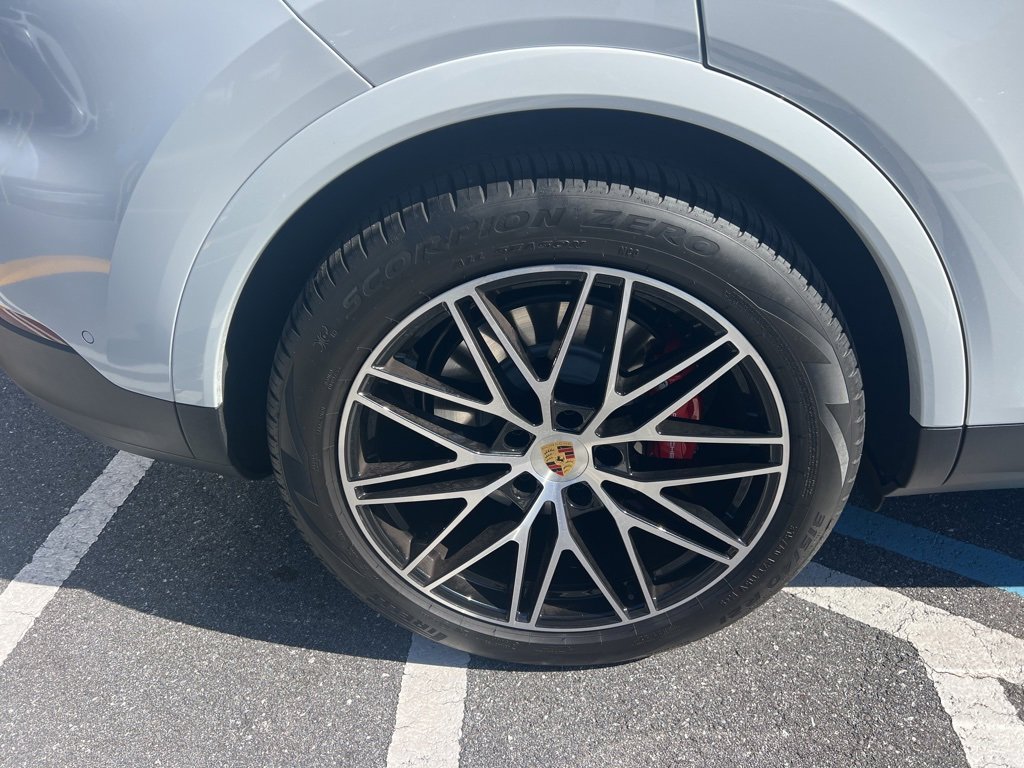 Used 2024 Porsche Cayenne S image 19