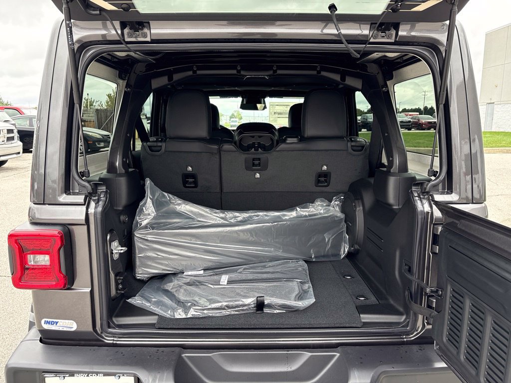 New 2027 Jeep Wrangler Unlimited Sahara AWD/4WD image 21