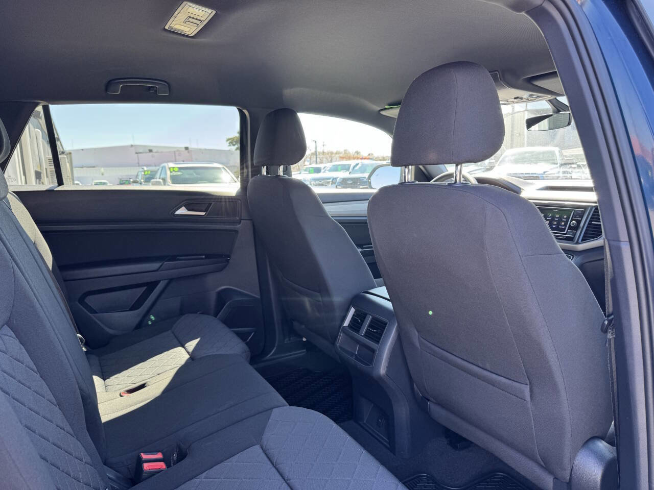 Used 2020 Volkswagen Atlas Cross Sport S image 30