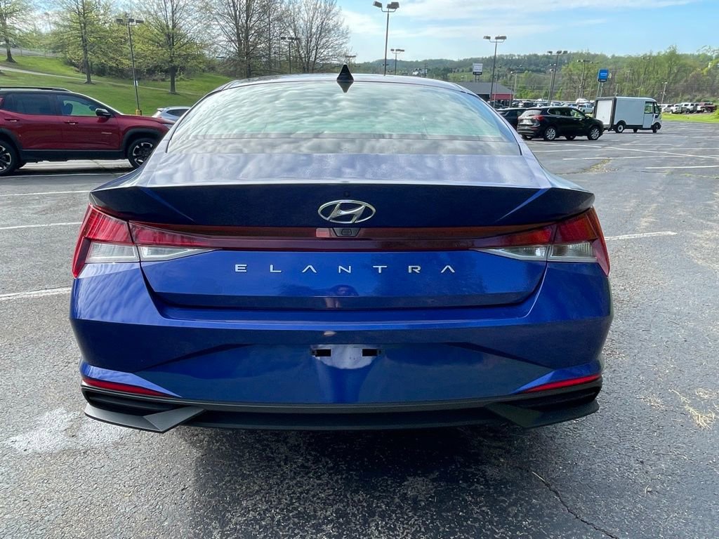 Used 2022 Hyundai Elantra SEL w/ Convenience Package FWD image 4