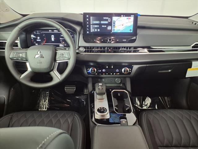 Used 2025 Mitsubishi Outlander SEL FWD image 13