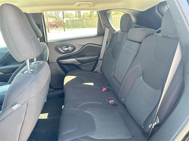 Used 2019 Jeep Cherokee Latitude w/ Popular Appearance Group image 29
