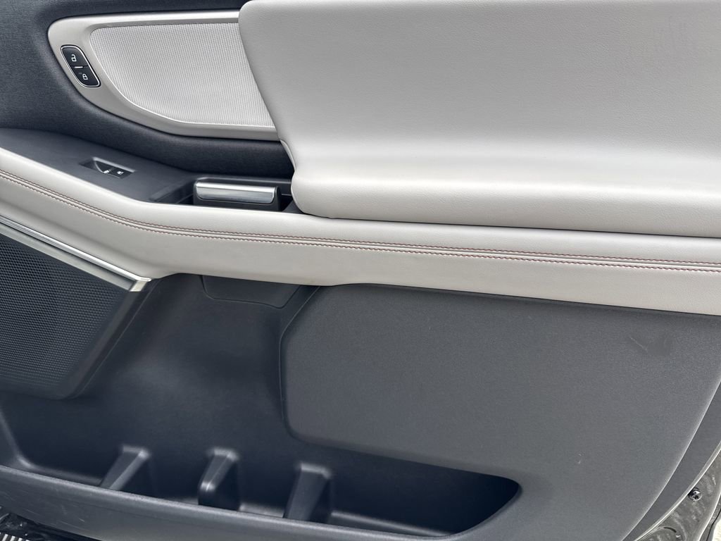 Used 2025 Ford Expedition Active AWD/4WD image 14