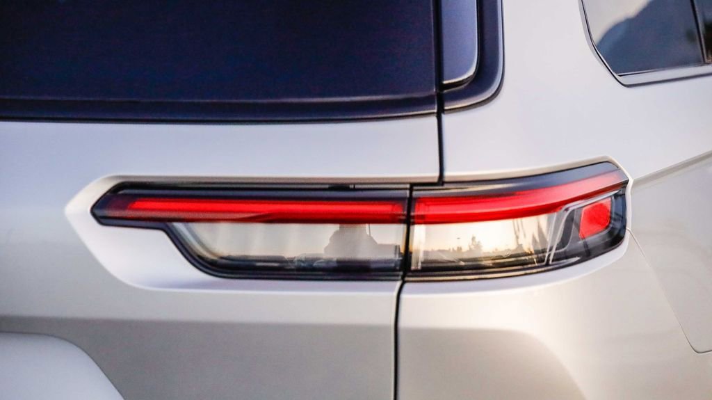 New 2025 Jeep Grand Cherokee L Altitude image 10