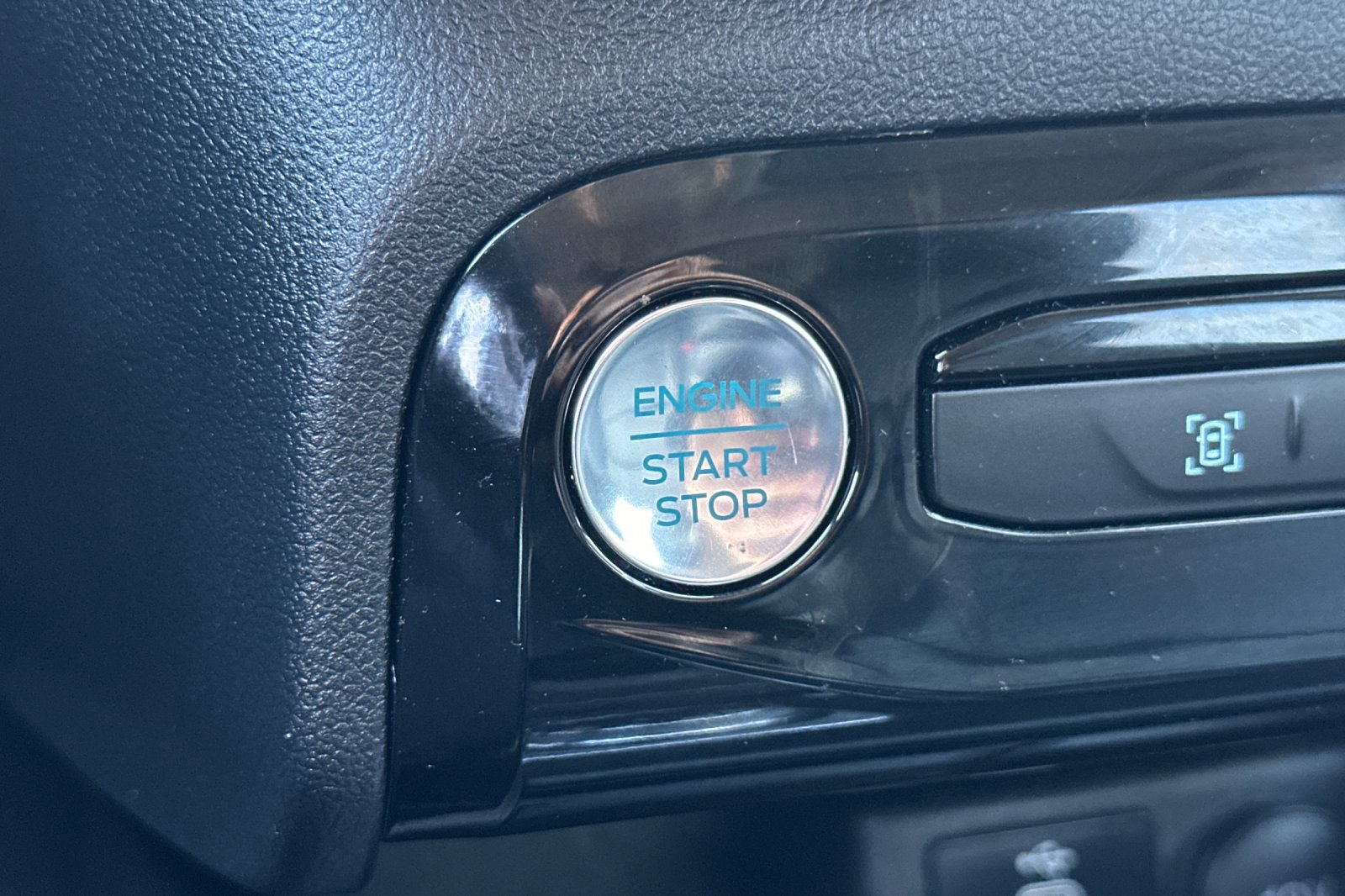 Used 2025 Ford Escape Platinum AWD/4WD image 22