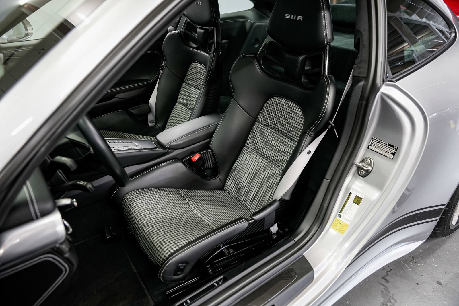 Used 2016 Porsche 911 R RWD image 24