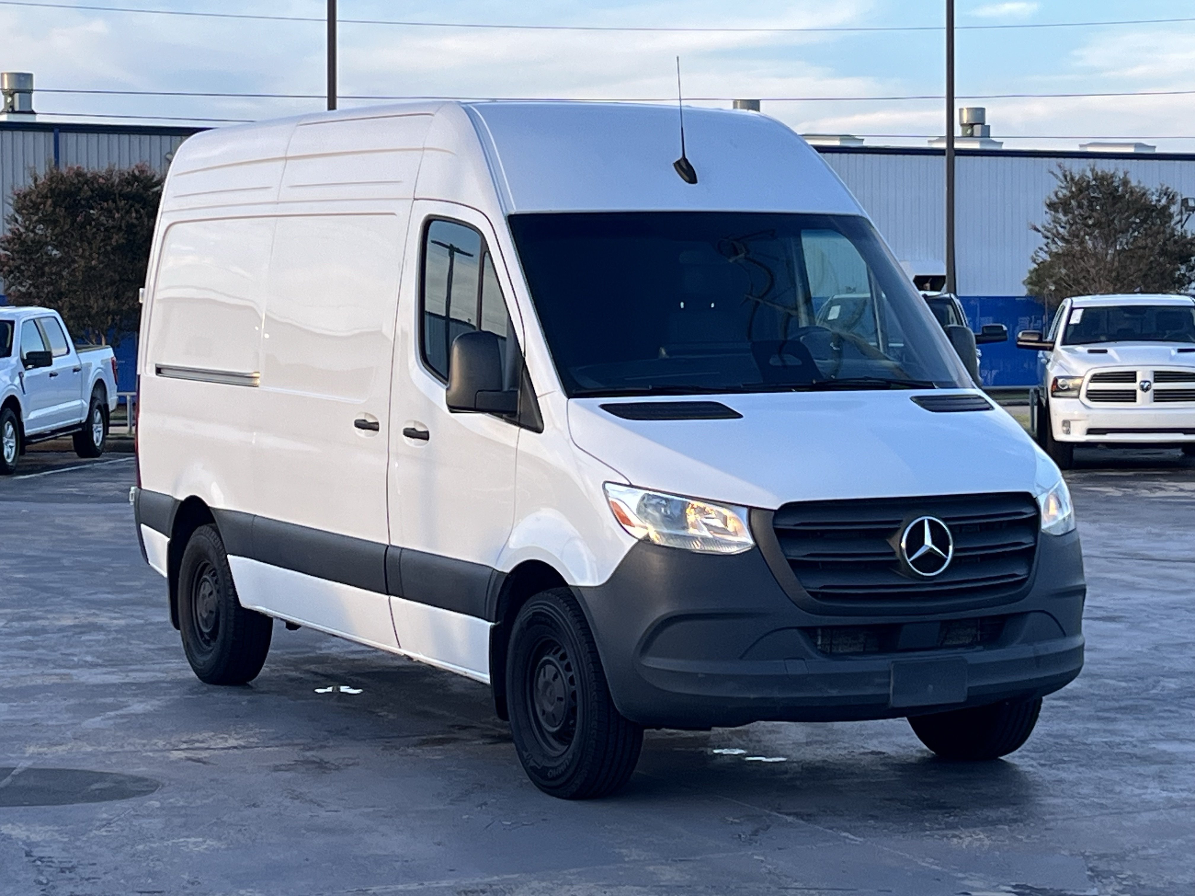 Used 2025 Mercedes-Benz Sprinter 2500 image 5