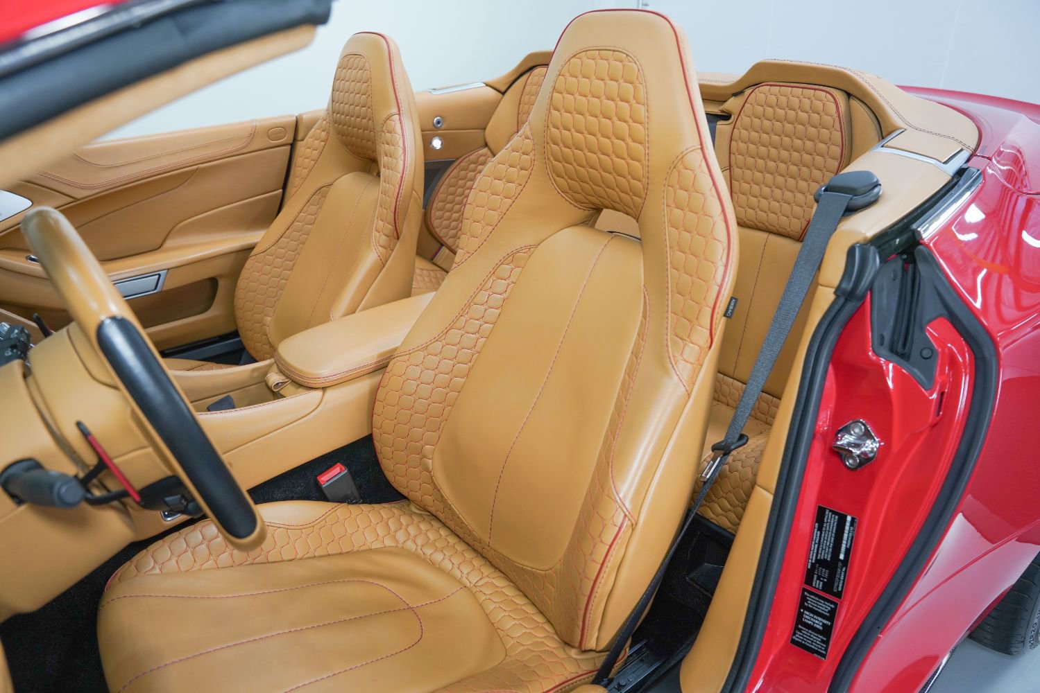 Used 2014 Aston Martin Vanquish Volante RWD image 37