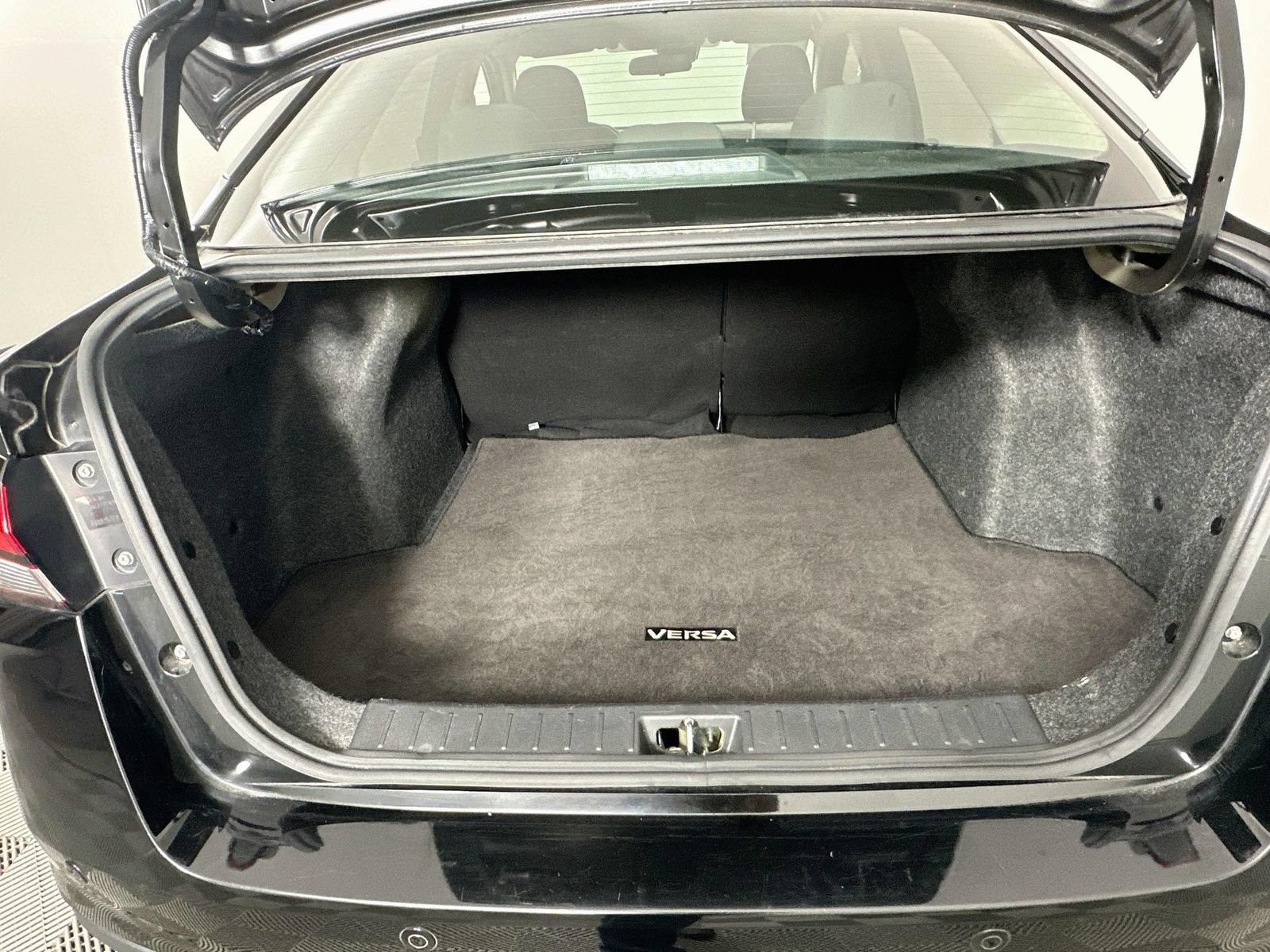 Used 2021 Nissan Versa SV FWD image 23
