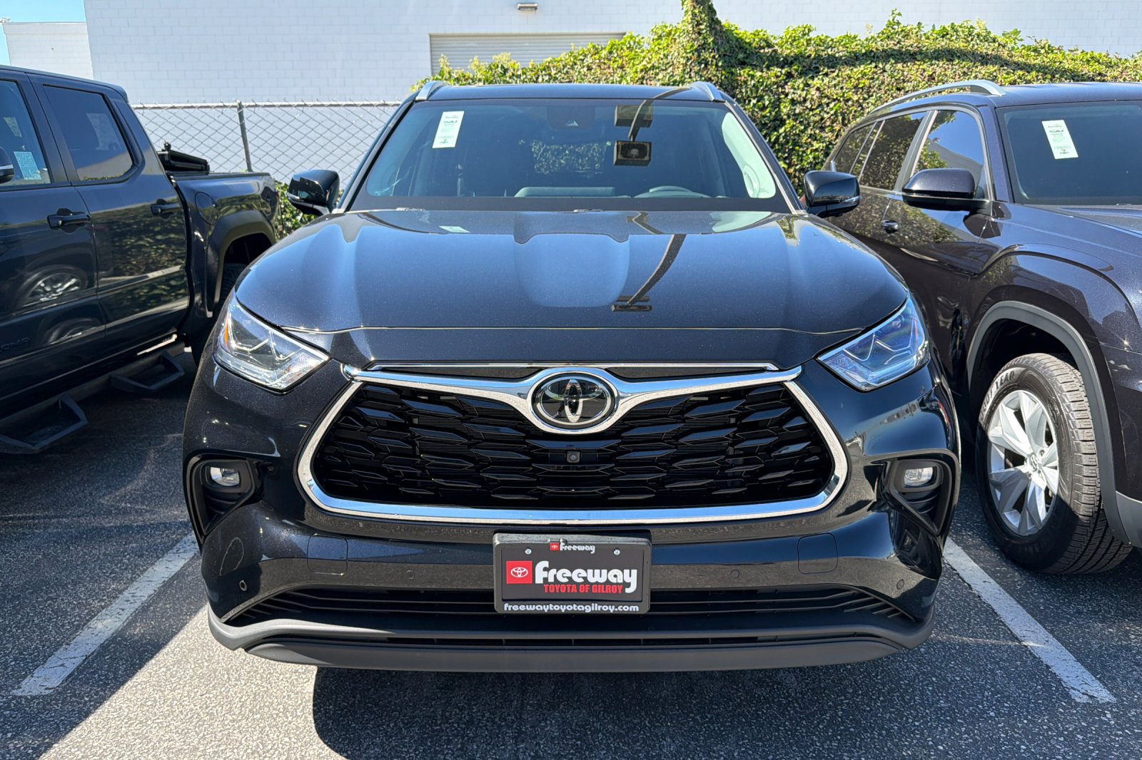 Used 2024 Toyota Highlander Limited AWD/4WD image 3