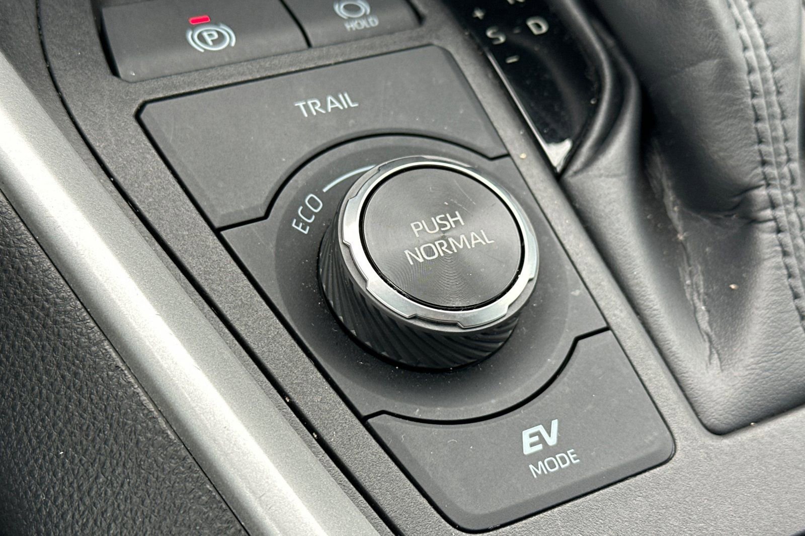 Certified 2025 Toyota RAV4 XLE image 33
