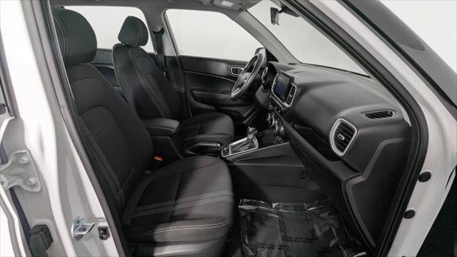 Used 2025 Hyundai Venue SEL FWD image 22
