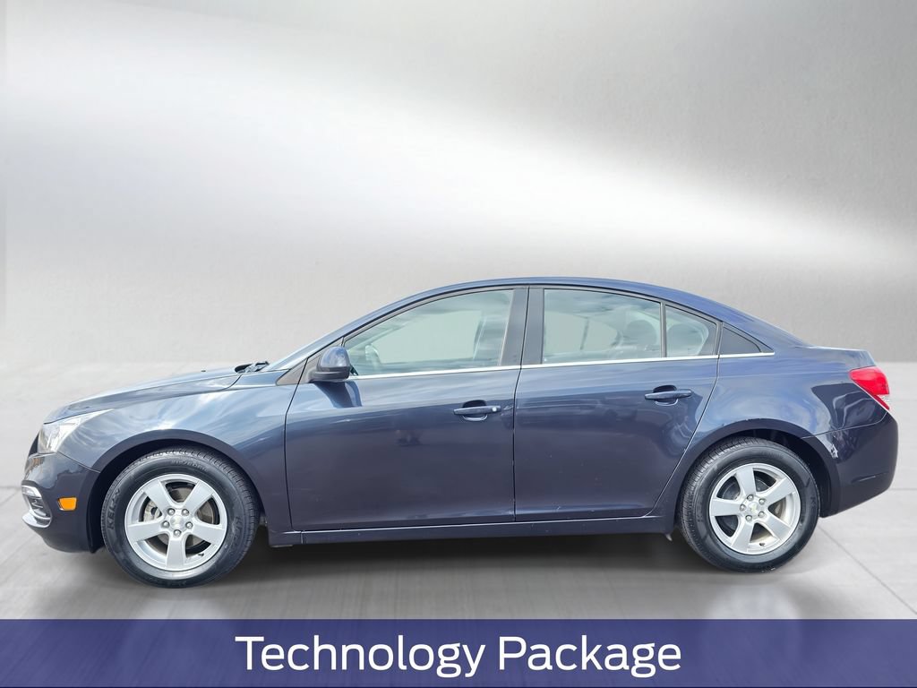 Used 2016 Chevrolet Cruze LT w/ Technology Package FWD image 3