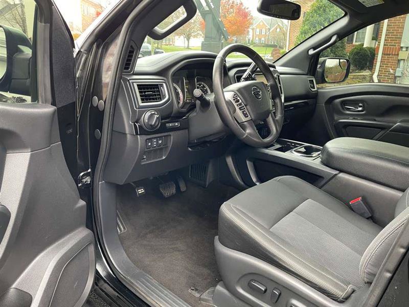 Used 2018 Nissan Titan SV w/ SV Convenience Package image 61