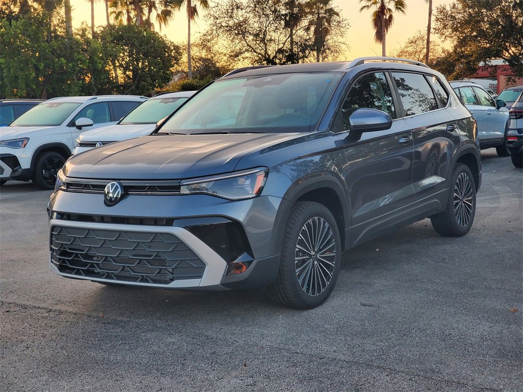 Certified 2025 Volkswagen Taos SE w/ Panoramic Sunroof Package image 3