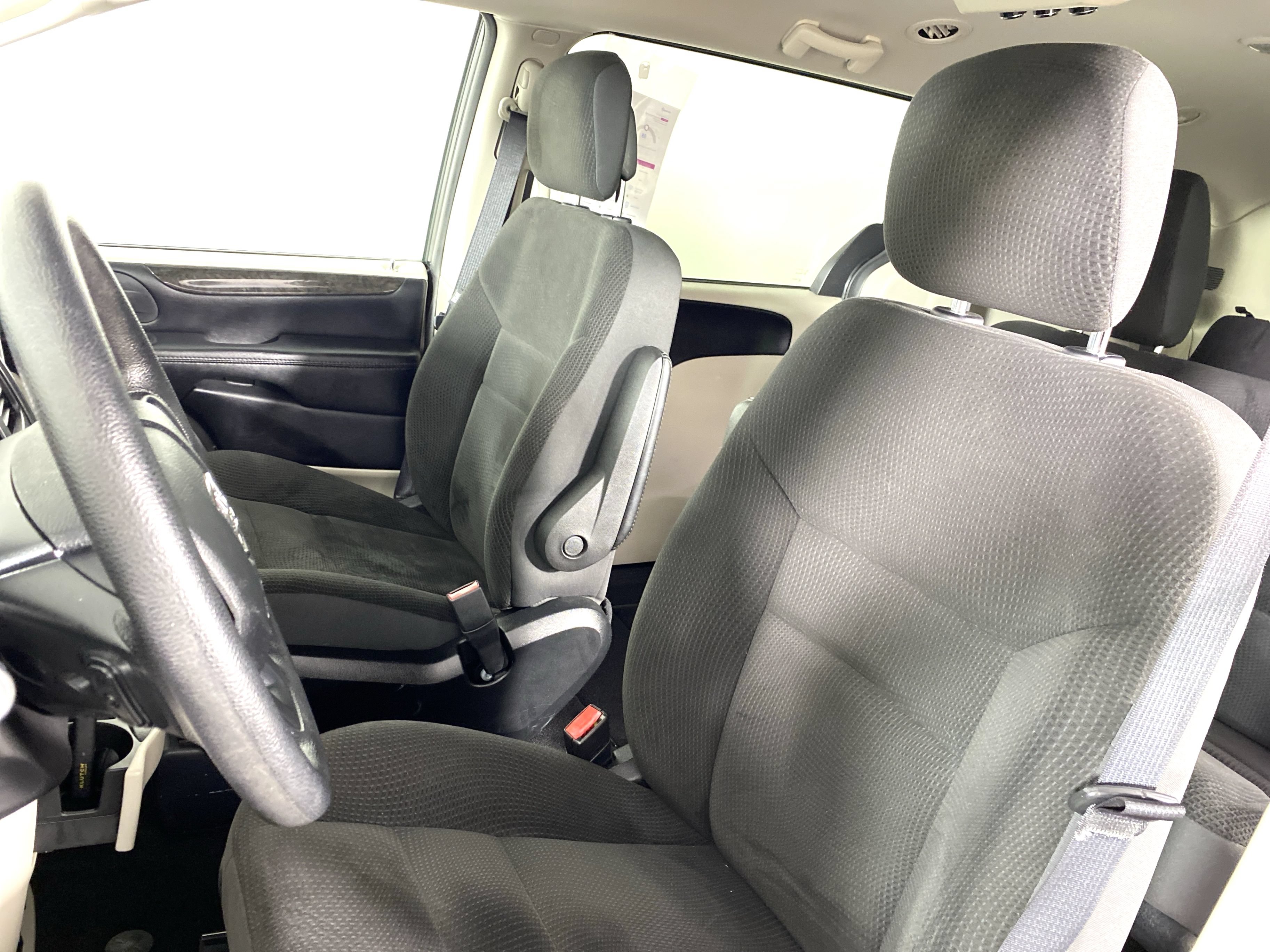 Used 2019 Dodge Grand Caravan SE w/ UConnect Hands-Free Group FWD image 15