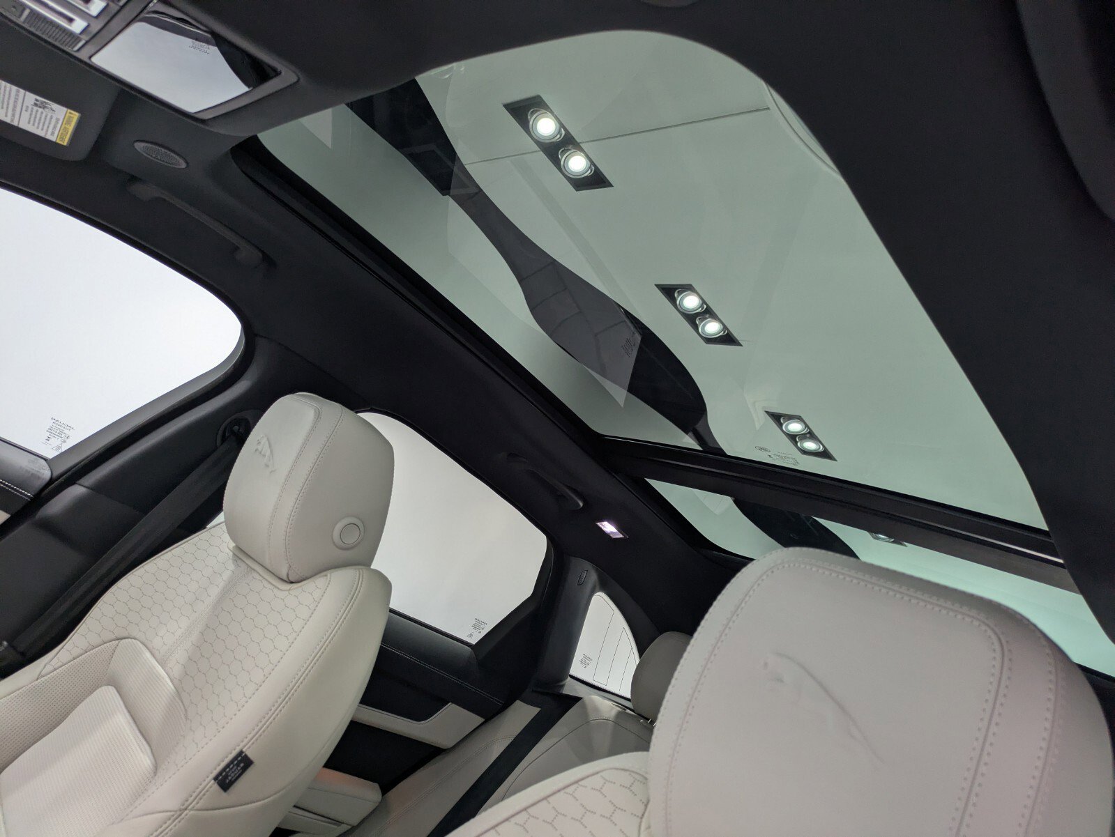 New 2026 Jaguar F-PACE R-Dynamic S image 9