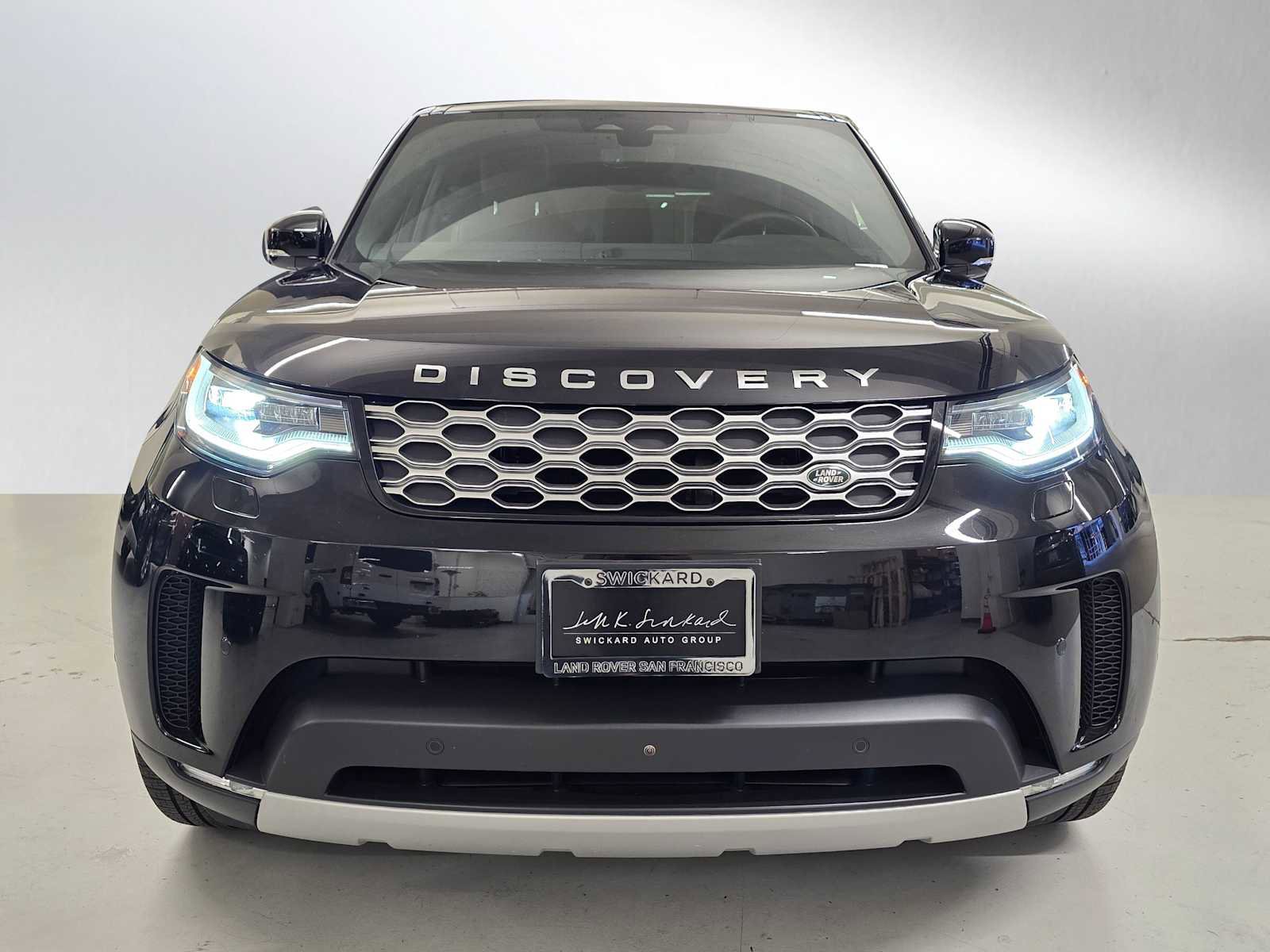 Used 2025 Land Rover Discovery S image 8