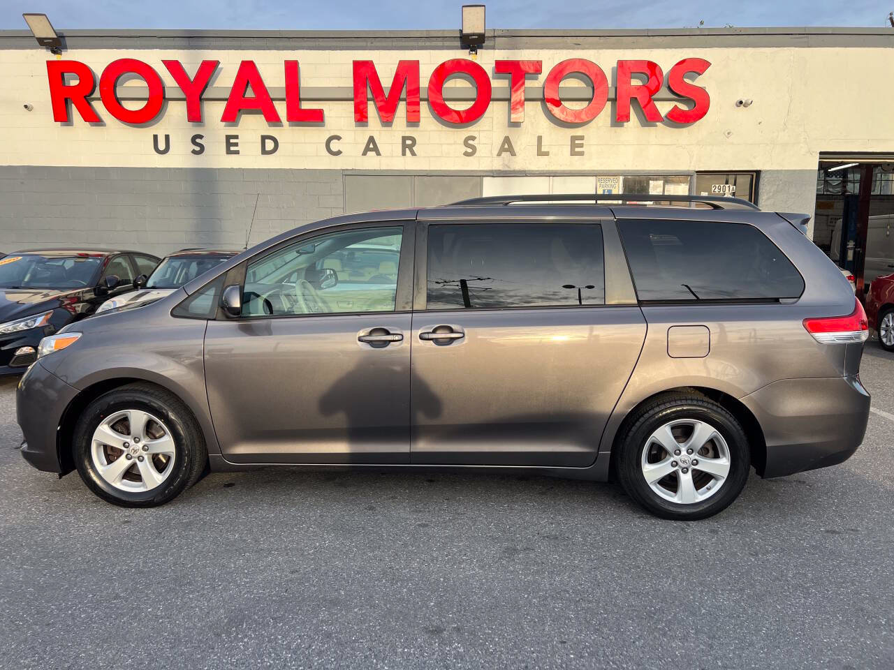 Used 2012 Toyota Sienna LE FWD image 17