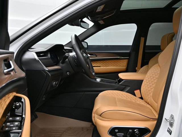 Used 2024 Jeep Grand Cherokee Summit image 23