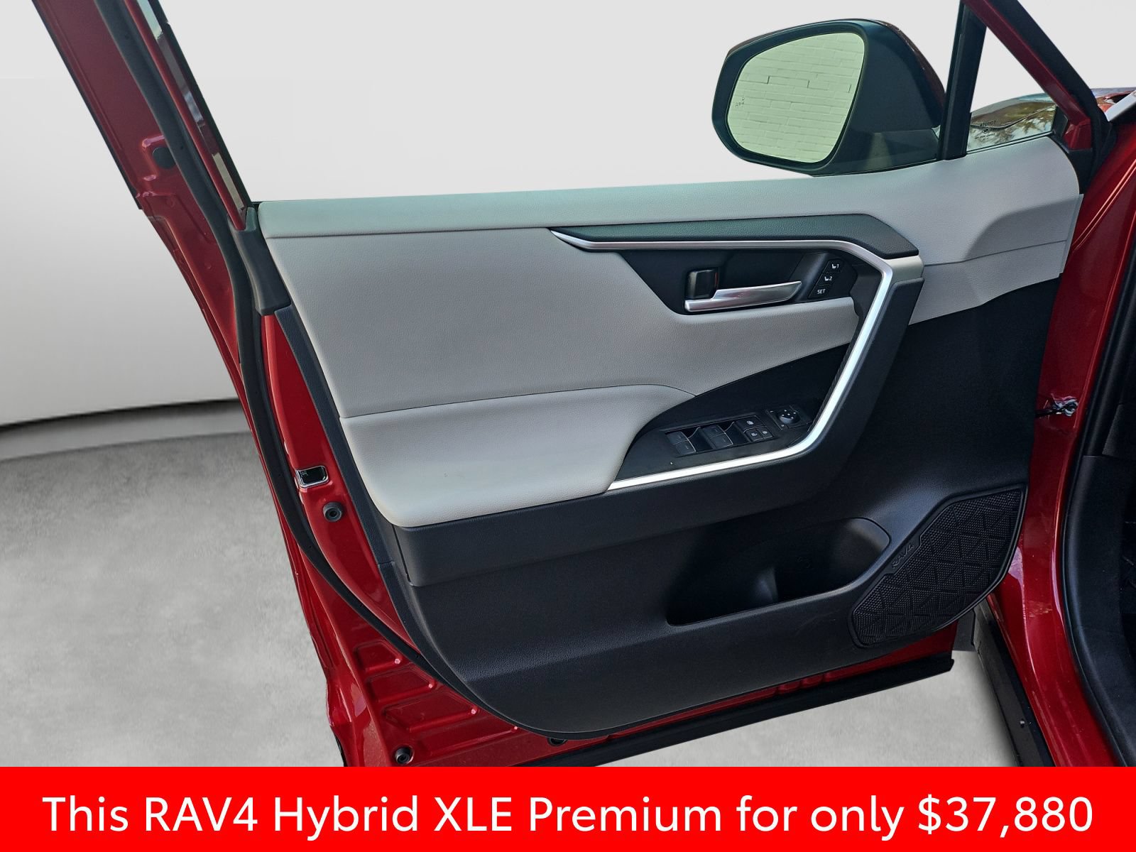 Used 2023 Toyota RAV4 XLE Premium AWD/4WD image 34