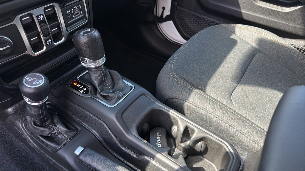 Used 2026 Jeep Wrangler Unlimited Sahara AWD/4WD image 36