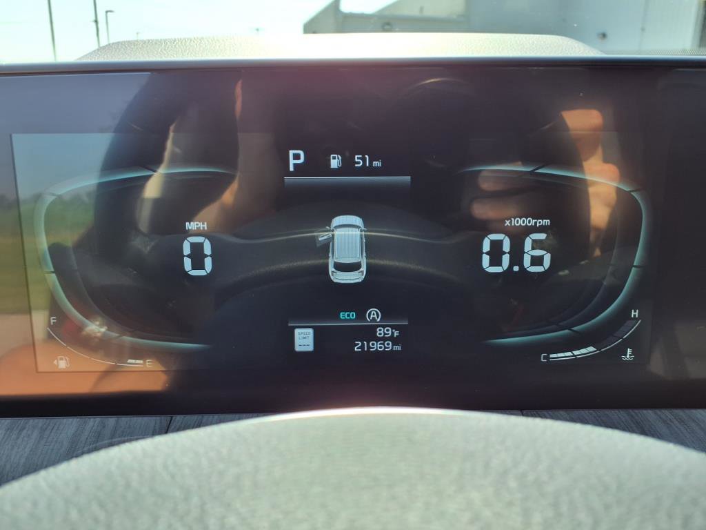 Used 2024 Kia Telluride EX w/ EX Captain's Chair Package image 21