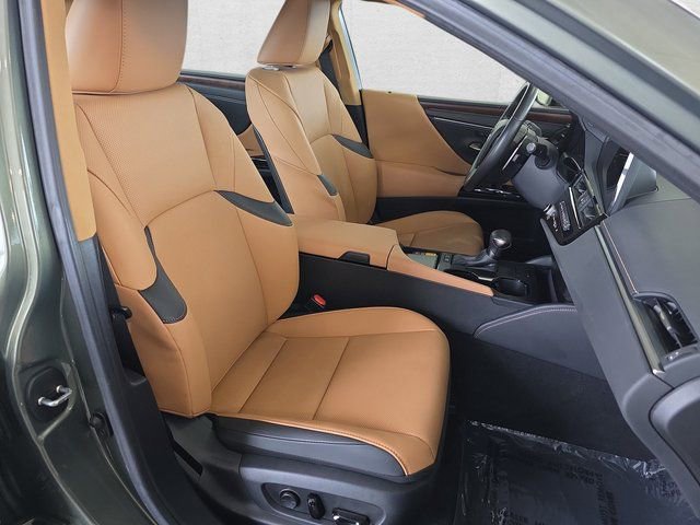 Certified 2025 Lexus ES 300h w/ Premium Package image 10