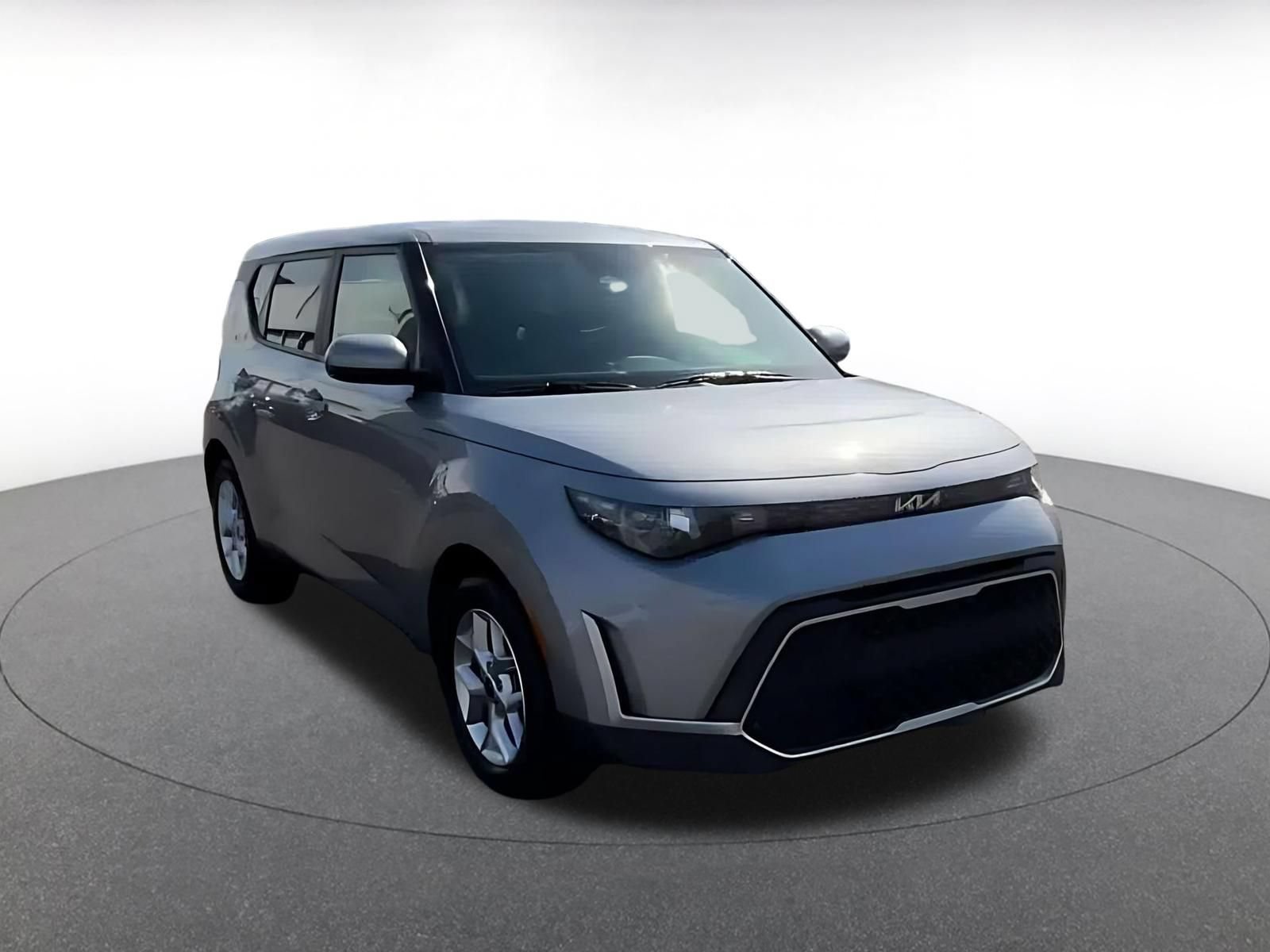 Used 2025 Kia Soul LX w/ LX Technology Package FWD image 3