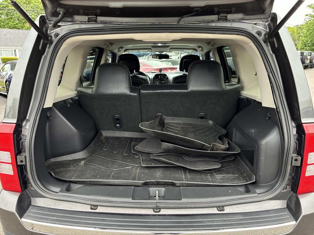 Used 2017 Jeep Patriot High Altitude AWD/4WD image 12