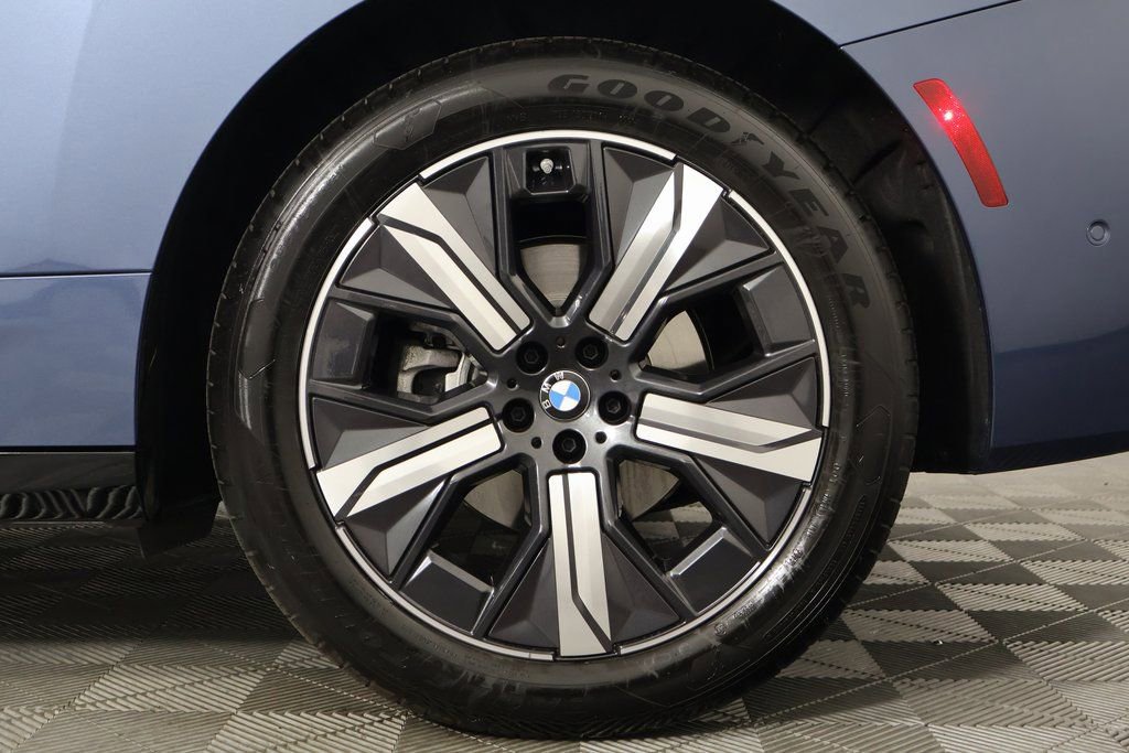 Certified 2026 BMW iX xDrive45 w/ Premium Package AWD/4WD image 15