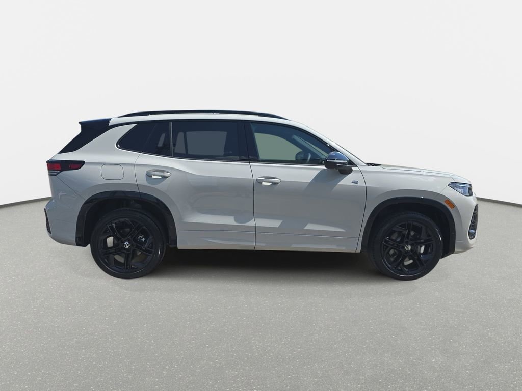 New 2026 Volkswagen Tiguan SE R-Line AWD/4WD image 4