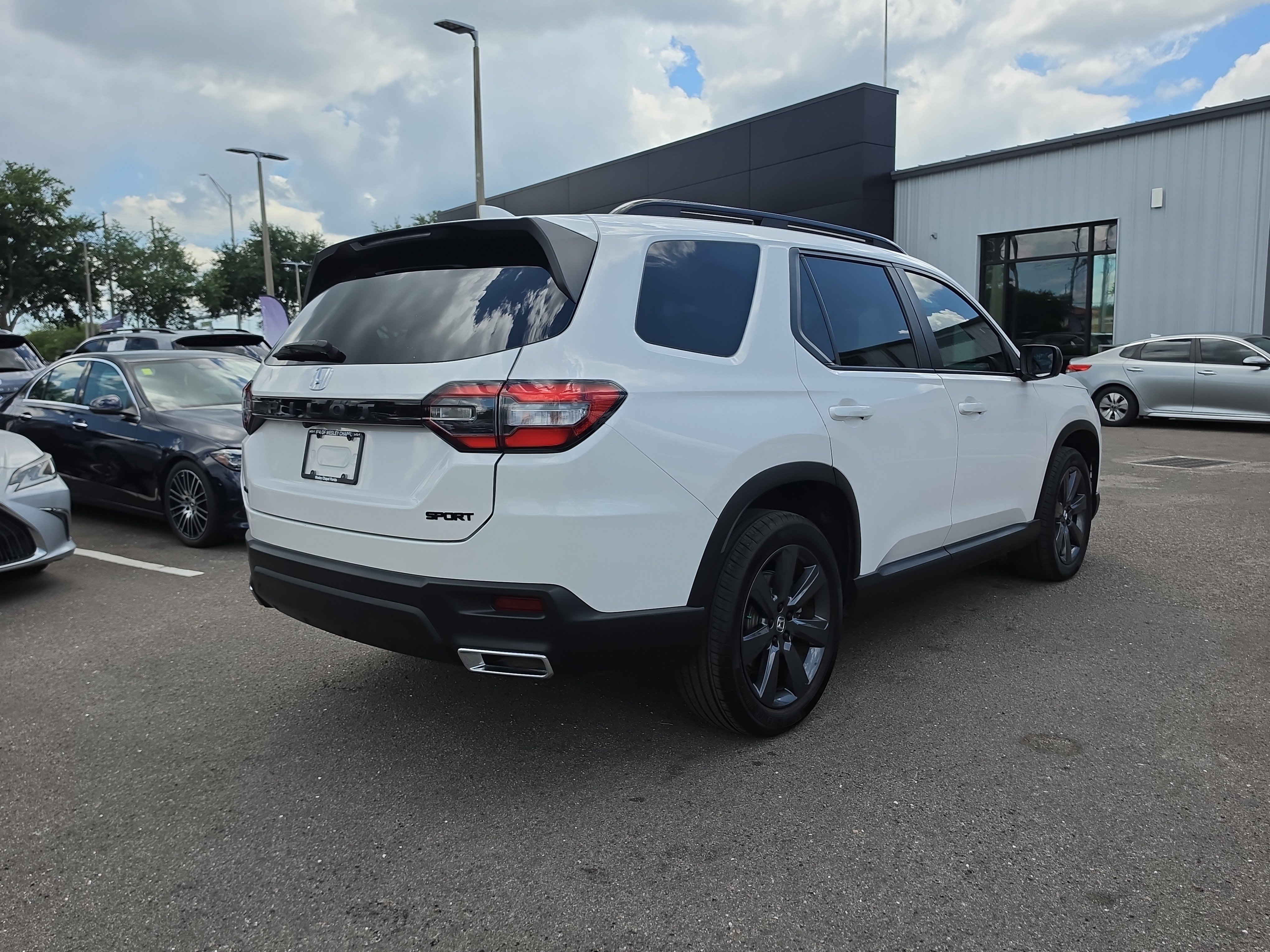 Used 2025 Honda Pilot Sport image 8