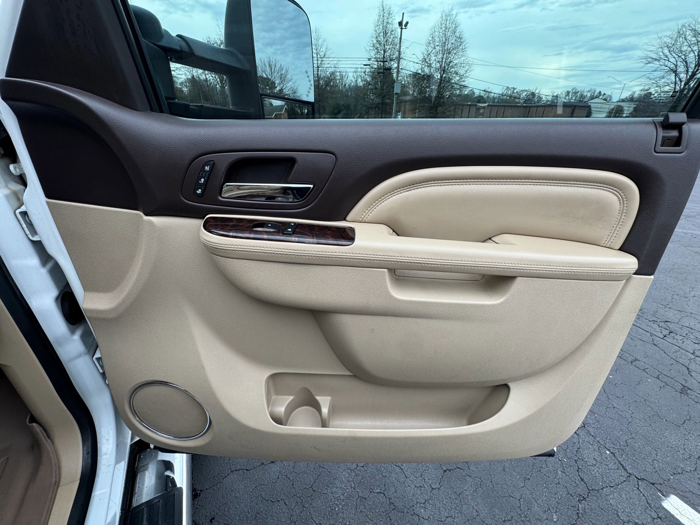 Used 2014 GMC Sierra 2500 Denali w/ Suspension Package, Off-Road image 23