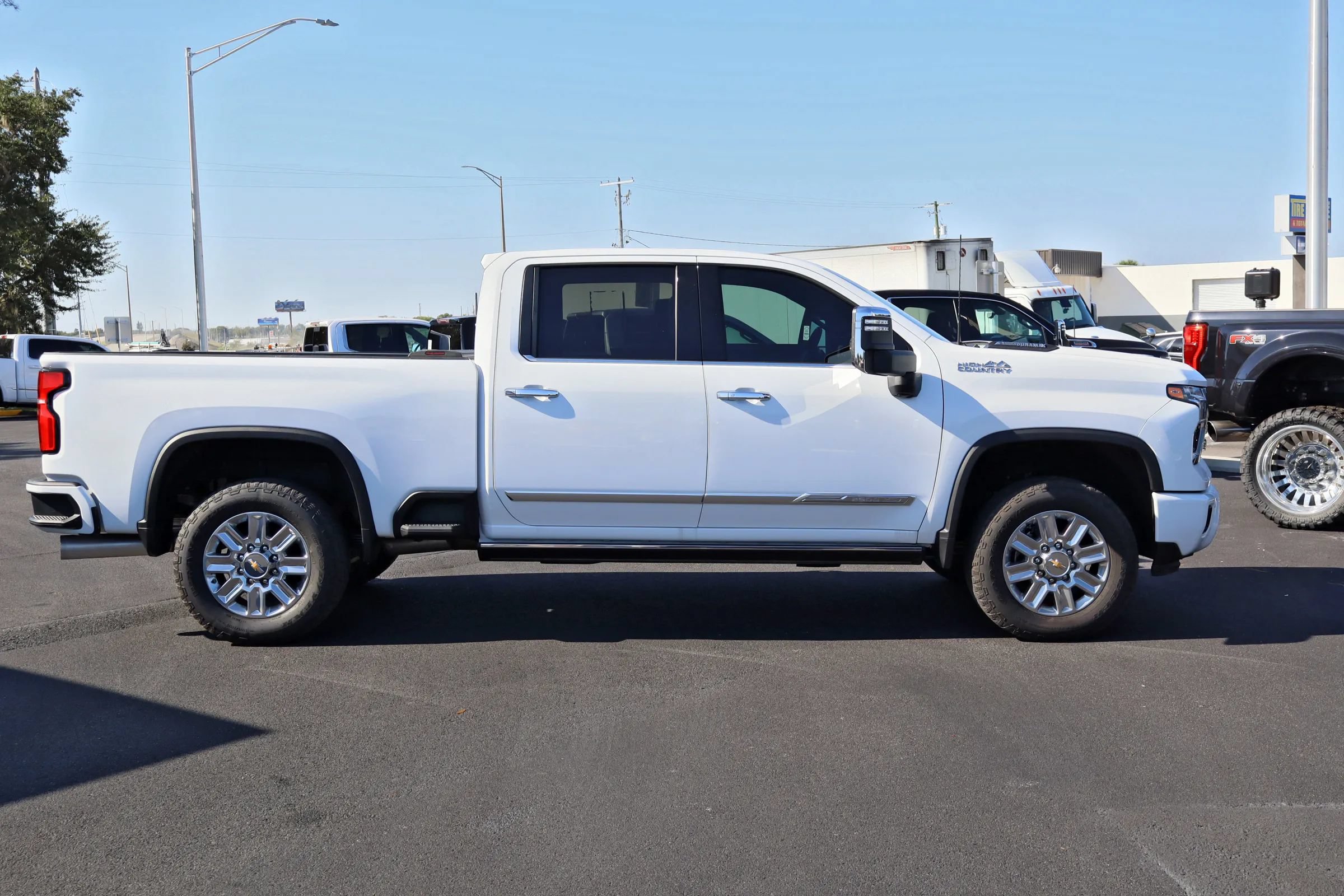Used 2024 Chevrolet Silverado 2500 High Country w/ High Country Premium Package AWD/4WD image 8