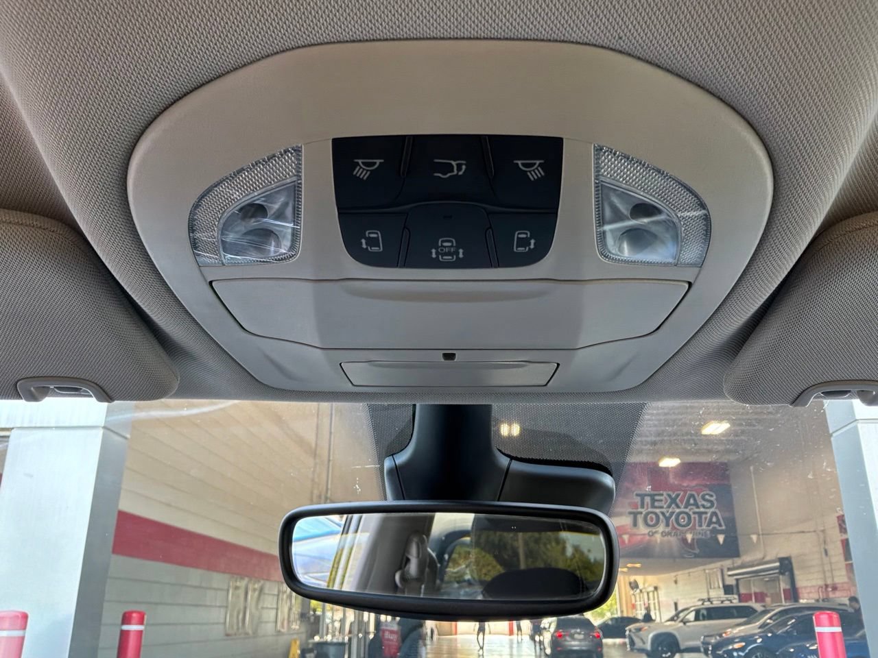 Used 2023 Chrysler Voyager LX FWD image 17