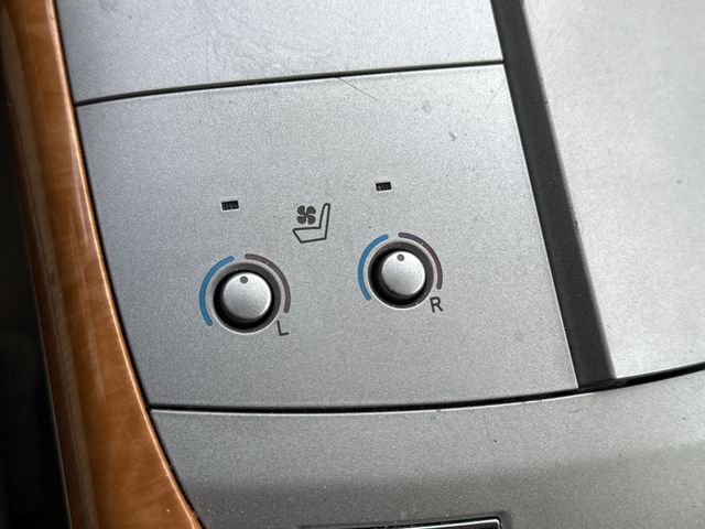 Used 2006 Toyota Avalon XLS image 23