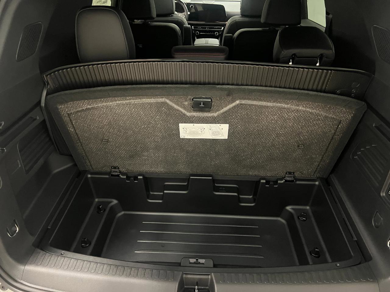 New 2026 Chevrolet Traverse RS w/ LPO, Floor Liner Package AWD/4WD image 80