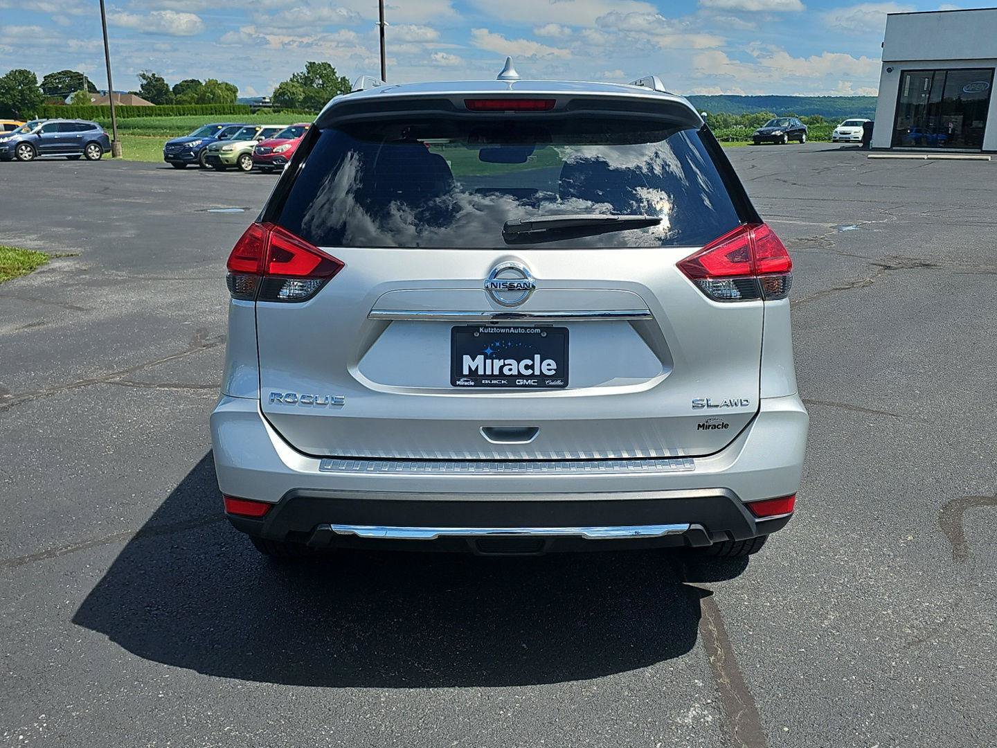 Used 2017 Nissan Rogue SL w/ SL Premium Package AWD/4WD image 6